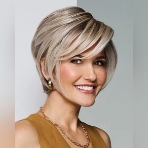 Raquel Welch “Posh premiere” wig in color Iced Sweet Cream New fiber hand-tied